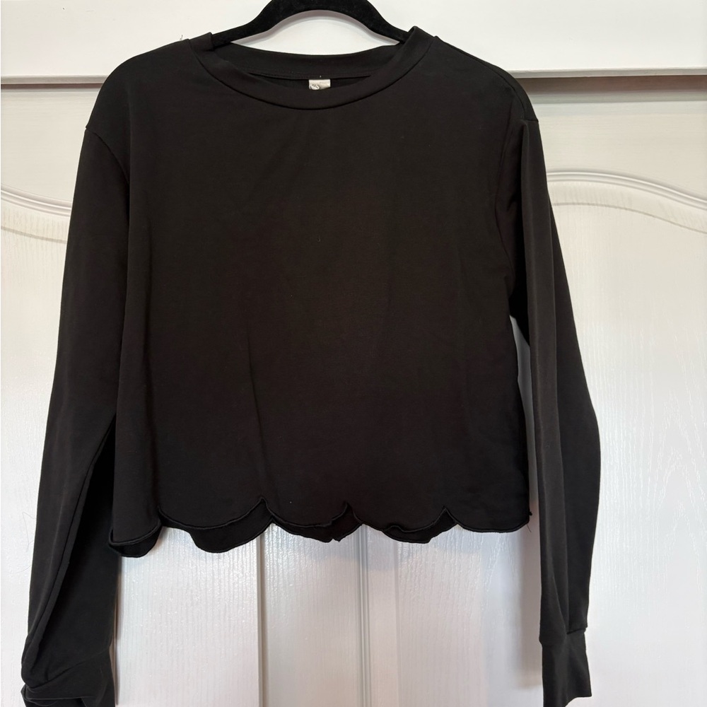 Black Scallop Hem Long Sleeve Top